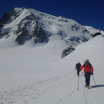 Retour sur fond de Mt-Blanc du Tacul