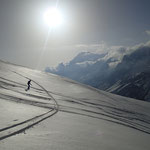 Grandes courbes sur fond de Mont-Blanc