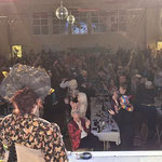 Der Saal tobt