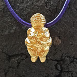 Venus von Willendorf - Silber goldplattiert - gebohrt