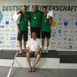 Michael Kusenberg,Knut Martini, Pascal Werbonat.Vorne Sportwart Siggi Butschkau