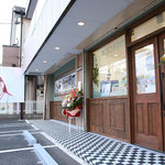 店舗外観・駐車場