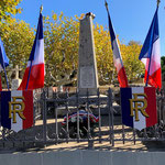 Le tombeau des soldats de Sauvian, le 11 novembre 2023 - photo Didier Bibard - memoiredesauvian.fr