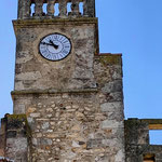 Vue rapprochée, côté vieux village, de l’horloge de la porte de Sauvian - photo Didier Bibard 2023 - memoiredesauvian.fr