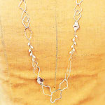 cloud-shaped silver chain necklace with freshwater pearls　雲形シルバーチェーンネックレス：シルバー、淡水パール