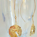 waterlily leaves-shaped gold-plated silver earrings with freshwater pearls　睡蓮の葉ピアス：金コーティングシルバー、淡水パール