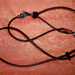 Showleine - Leder schwarz 80 cm inkl. Halsung, Perlen Strass und Glas türkis, Pfote schwarz und Name