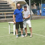Massimo Reali con Dario Pezzoni che ritira il 4° premio per procura