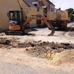 CAZORLA TP : mini-pelle en action pour des travaux de terrassement