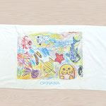 ご家族の沖縄旅行の思い出を、 パパ・ママ・お子さまの3人が 3方向から描いてくださったという 家族愛たっぷりの1枚です！