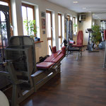 Fitnessraum Reha Center Dess Neumarkt mit Fitnessgeräten