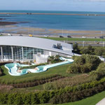 Equeurdreville (photo : https://www.guide-piscine.fr/manche/centre-aquatique-piscine-a-equeurdreville-hainneville-2133_P)