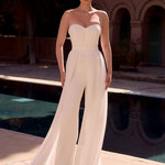 DOVE - ivory Gr. 36-46 - Dieser moderne Braut-Jumpsuit ist aus hochwertigem Stretch-Crepe und Chiffon gefertigt