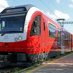 September 2025: Triebwagen ABe 4/8 mit der Nummer 418-417 der NStCM im Bahnhof von La Cure. (Aufnahme vom August 2025.)
