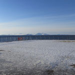 Auf dem obersten, schneebedeckten Deck haben wir eine wunderbare Aussicht.