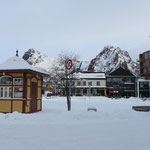 In Svolvaer auf dem Torget Platz sind wir gelaufen.  