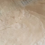 Feuille de brick sans gluten prête à être retirée de la poêle