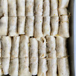 Découpe des baklawa rolls sans gluten avant cuisson