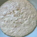 Cuisson du matlouh sans gluten à couvert pour une texture moelleuse