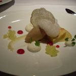 Winterapfel und frische Aromen Kompott und Puree vom Winterapfel mit souffliertem Butterbrioche, Malzsorbet und Anis