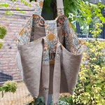 Stadttasche/Fahrradtasche Grundfläche 35x25 cm, h= 30 cm, außen Rolltuchleinen mit original Jugendstilknopf anno 1920, innen Baumwolle Motiv William Morris, zur Stabilisierung mit Bügelvlies, mit Innentasche, waschbar bis 40°C
