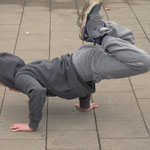 Einer der drei Breakdancer