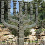 De Menorah voor het regeringsgebouw De Knesset