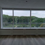 Door stefig op maat gemaakte radiator ombouw met horizontale latten. Gemonteerd in Ridderkerk.