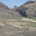 John Day rivers cuts through Basalt flows