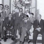 Anni ’60 da sx gli avvocati, Luigi De Marco, Pierino Cumino,(dr F.Nigro) Cosimo Chinigò, Giovanni Leonetti (Pierino Astorino,cameriere), Pasquale Lasso, Cosimo Marzullo, Demetrio Viteritti