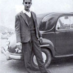 Anni '60 uno degli ultimi noleggiatori, Pasquale Gaccione, vicino alla sua macchina