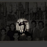 1955 Guido Guidi durante l'inaugurazione del genere alimentari di Leonardo De Carlo in Via Roma, 8
