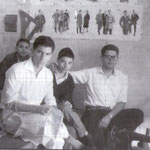 1957 Sartoria di “mastro” Totonno Romio in via Principe Umberto. In primo piano, Leonardo Arnone,Peppino Romio,Leonardo Romio e Vincenzo De Simone(foto di L. Romio)