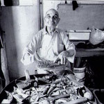 Anni '70 Peppino Cino nella sua bottega mentre lavora