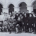 1964 3°C,Media Garopoli(tra gli atril,G.Pagnotta,S.Ferrarese,T.Rugna,R.Suma,F.Marzullo,P.Scaglione,B.Graziani,G.Forciniti,F.Vena, G.Pisani,G.Merlo,R.Guglelmi,T.Falsetta,T.Corrado,M.Falcone,R.Milito,?,F.Sosto,F.Pezzo,pres.V.Altomari e Prof.M.G.Spezzano