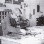 Anni '80 Micuccio De Luca a lavoro nella sua tipografia
