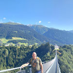 sie ist 300m lang und 100m hoch