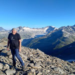 Im Hintergrund der Rhonengletscher mit Galenstock