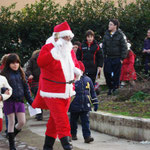 Babbo Natale in piazza con i bambini