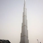 ドバイ：バージュカルファ。828ｍの史上最高の高さビル