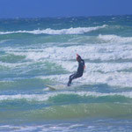 Surfen in der Bucht mit der höchsten Konzentration an weißen Haien weltweit (Muizenberg)