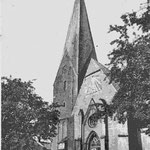 St.-Michaelis-Kirche: um 1200 erbaute dreischiffige Basilika, an der Nordseite außen ein Rauten- und Bogenfries, der eine enge Verwandtschaft zur Lübecker Bauhütte vermuten lässt; Turmhöhe 67 m, 1309 Erneuerung von Chor und Apsis in gotischem Stil