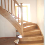 Artisan concepteur : Escalier"chêne" avec 2 marches arrondies au départ.N°17