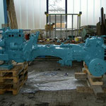 Motorblock, Getriebe und Achstrichter sind fertig lackiert 