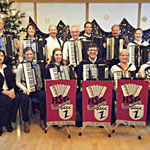 Gruppenfoto des 1. Orchesters mit Dirigentin Lydia Lick