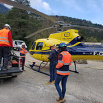Jeudi 22 avril - Ravitaillement de l'hélicoptère pour poursuivre les opérations