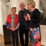 Dr. Ursula Fischer, Galeristin, mit mir und Anneke Hodel-Onstein