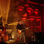 Joe Ginsberg am Kontrabass und Chuck Ragan 