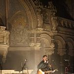 Chuck Ragan vor ungewöhnlicher Kulisse in der Ringkirche in Wiesbaden