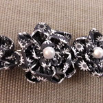 modèle 4 : barrette GM fleurs gris foncé